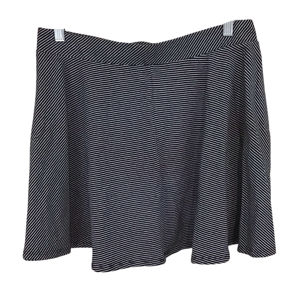 SO Circle Skater Skirt XL Black‎ White Striped NWT